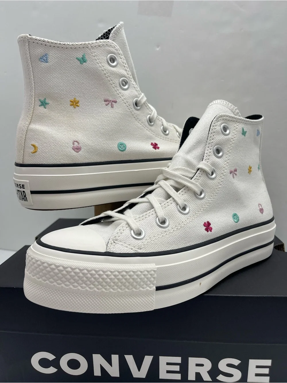 Converse CTAS LIFT HI VINTAGE WHITE/VINTAGE WHITE Platform High Top Embroidery